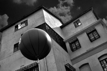 BlAck WhiTe