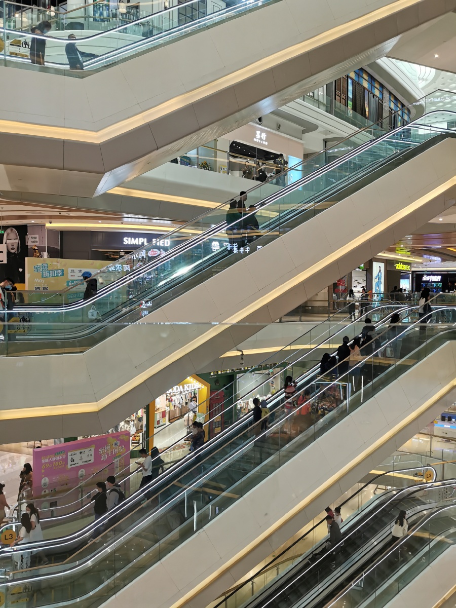 商场一瞥扶梯