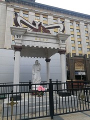 1643550