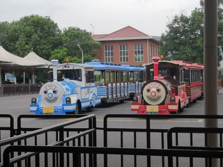 594697