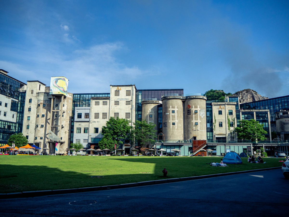 地点:杭州艺创小镇拍摄的是小镇的建筑,原来是工厂,后改造成为艺术类