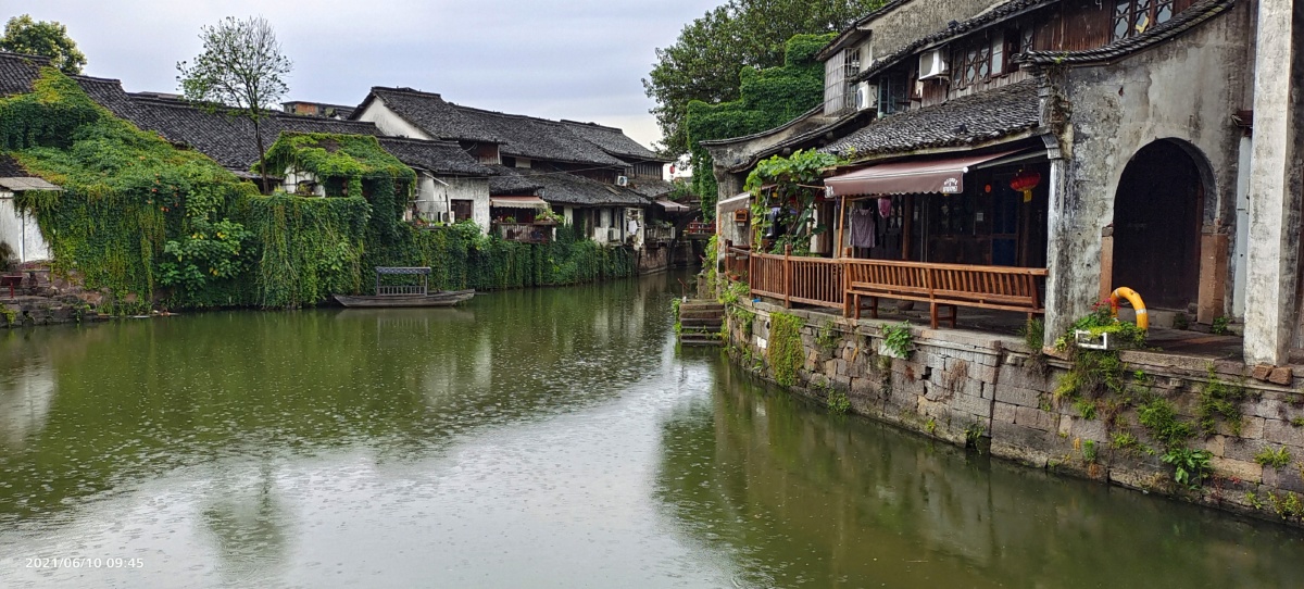 江南七大古镇之一新市古镇运河环绕傍水而居小桥流水人家浓浓的江南味