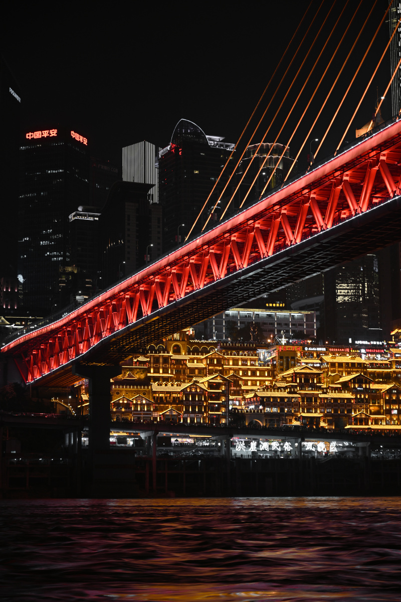 重庆千厮门大桥与洪崖洞同框