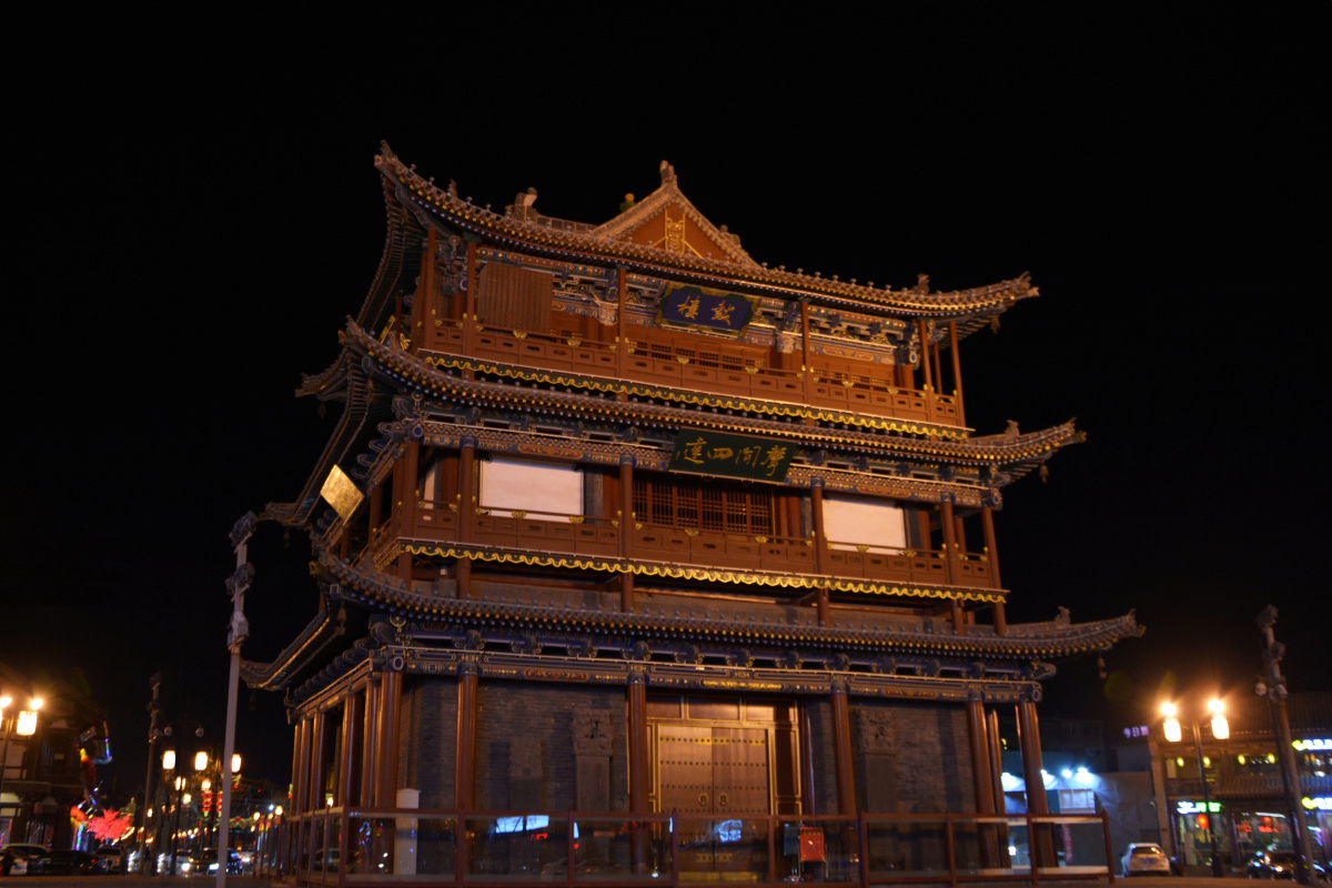 大同古城鼓楼的日与夜