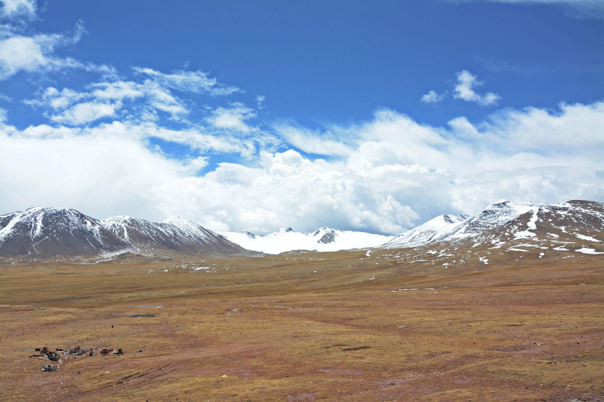 青藏线海拔最高的垭口唐古拉山口海拔5231米