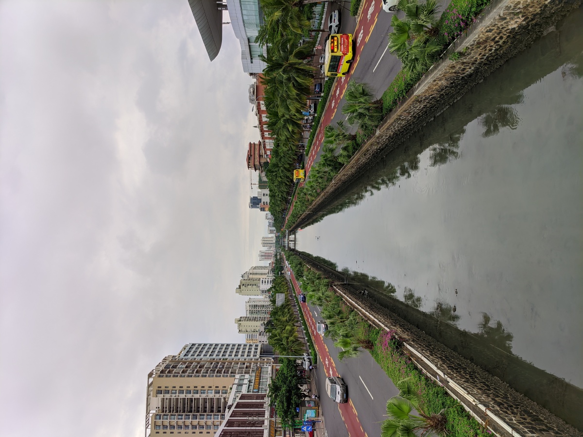 海南大学北门天桥
