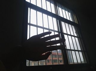 684932