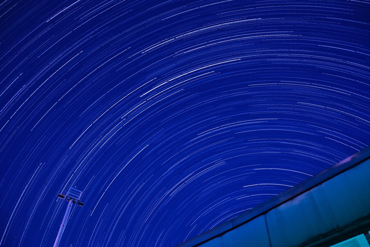 光污染下学校的星空