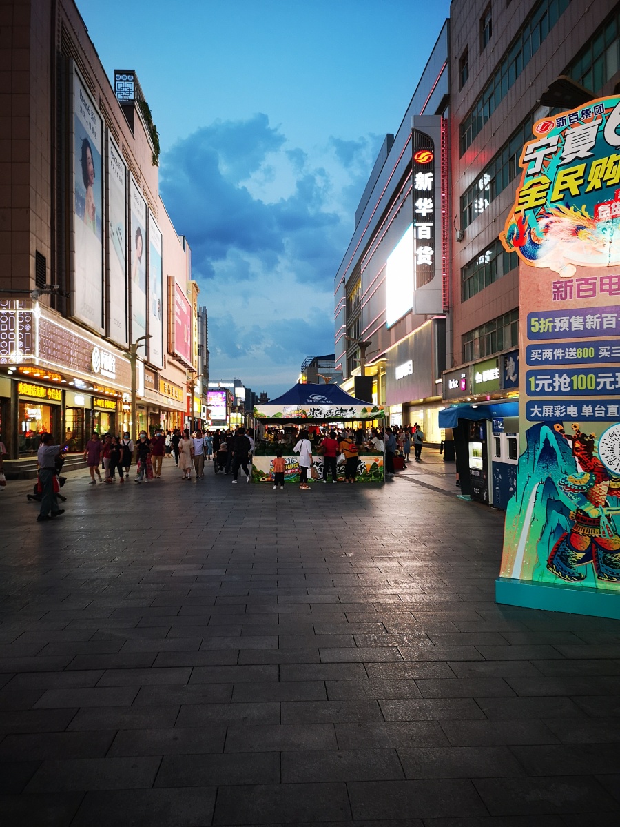 银川第一次来就是热了点其他都好夜晚也有味道