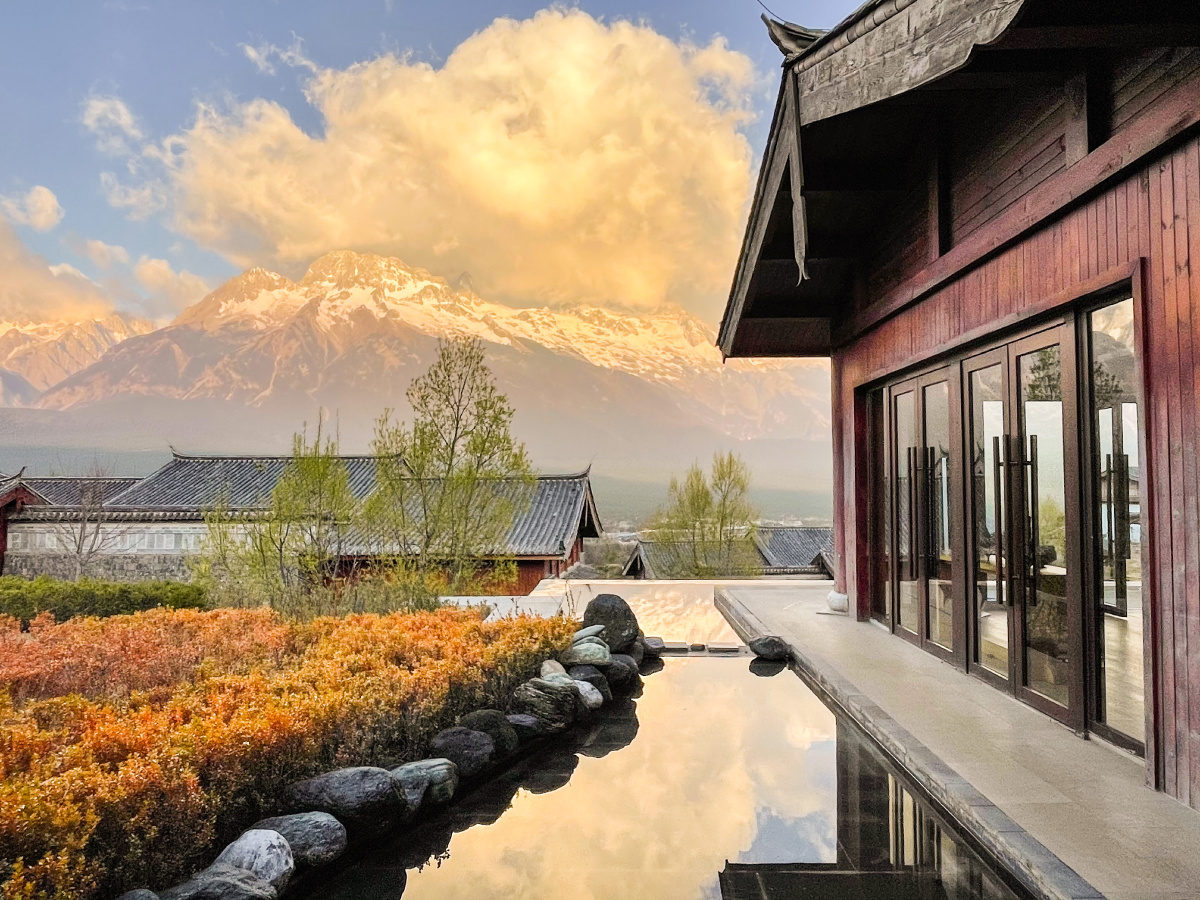 玉龙雪山下的风景丽江金茂璞修雪山酒店