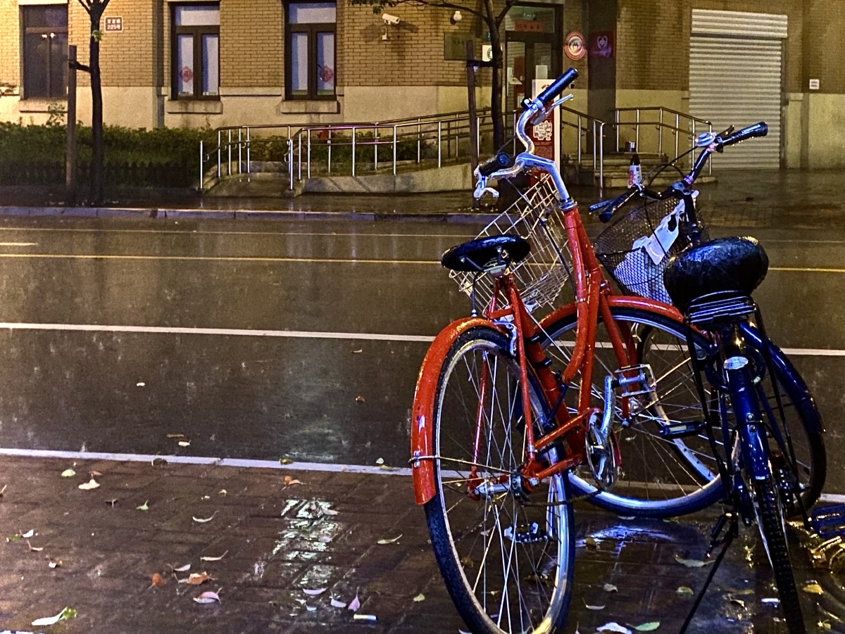 下雨天74自行车0669