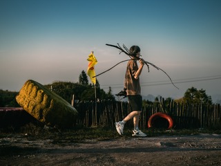 589305