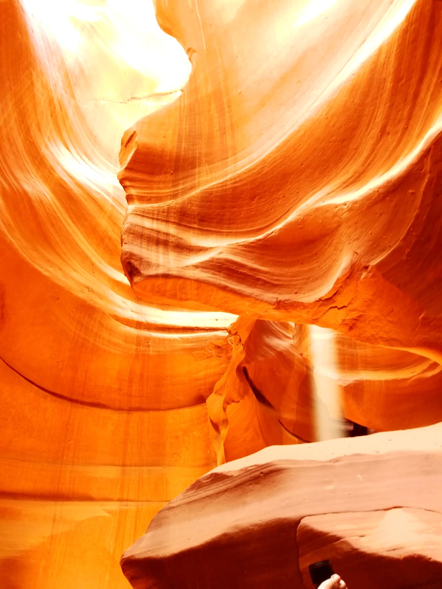 美国羚羊峡谷只有在早上才能看见的lightbeam光束