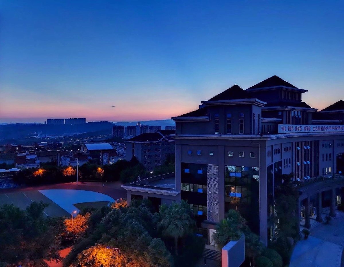 能从悲哀里落落大方走出来的人都是艺术家