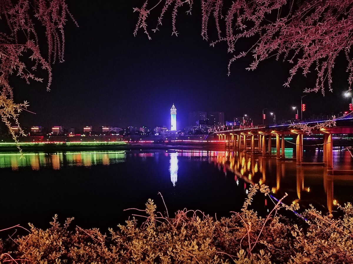 夜色中的唐河二桥灯塔3张