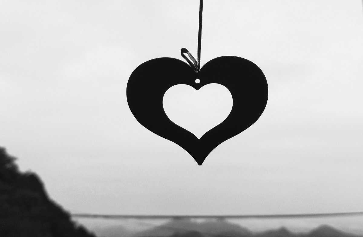 爱心挂件黑白极简