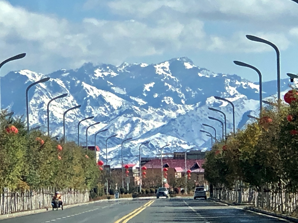 乌鲁木齐南山堪比瑞士雪山冬暖夏凉雨雪富足所以是宝藏之地