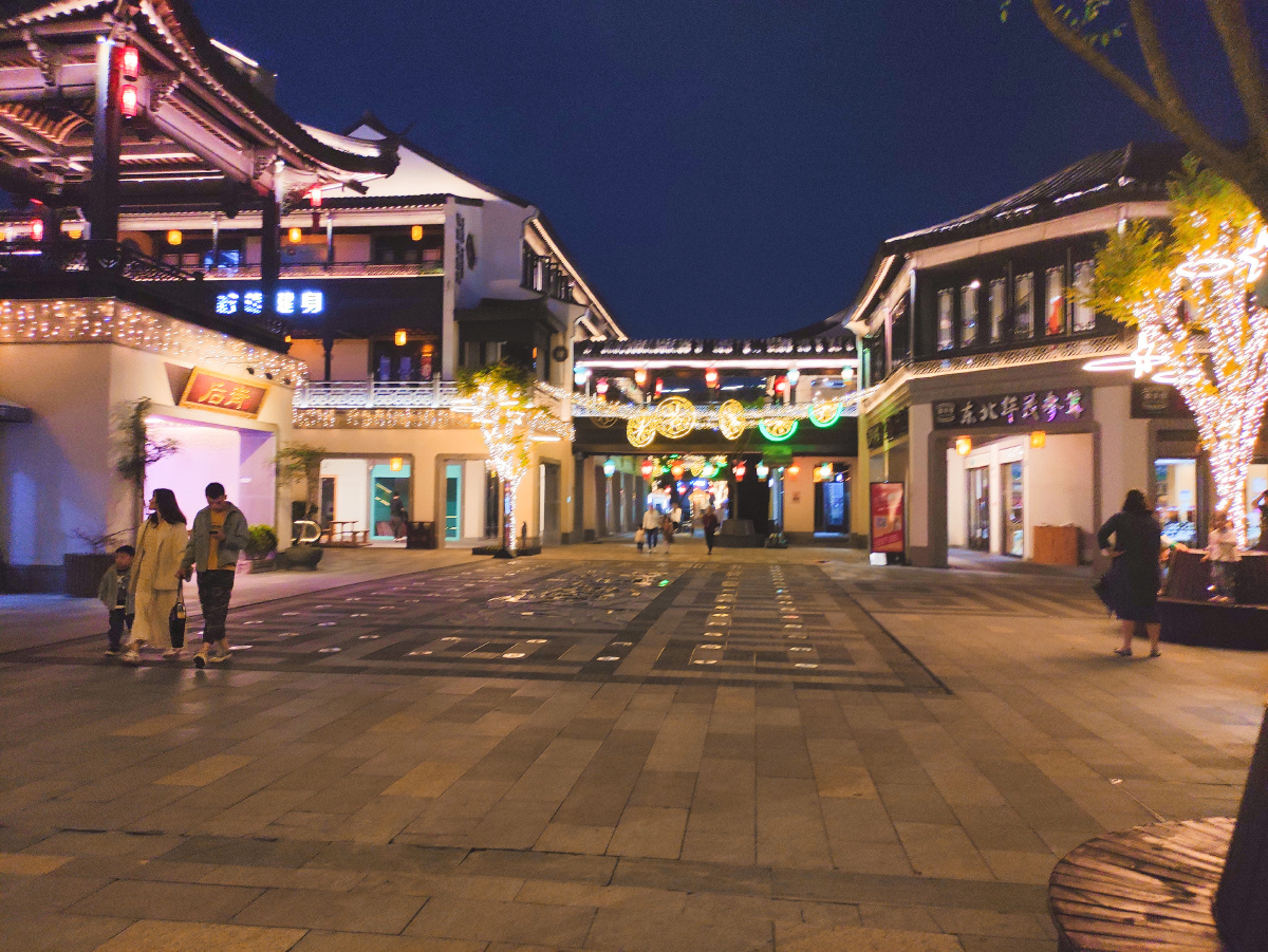 诸暨柠檬夜市很有特色的建筑很特别的风景