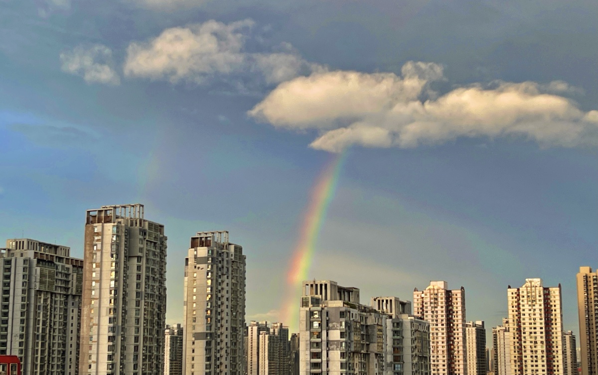 天象奇观天津城市上空雨后惊现彩霞彩虹