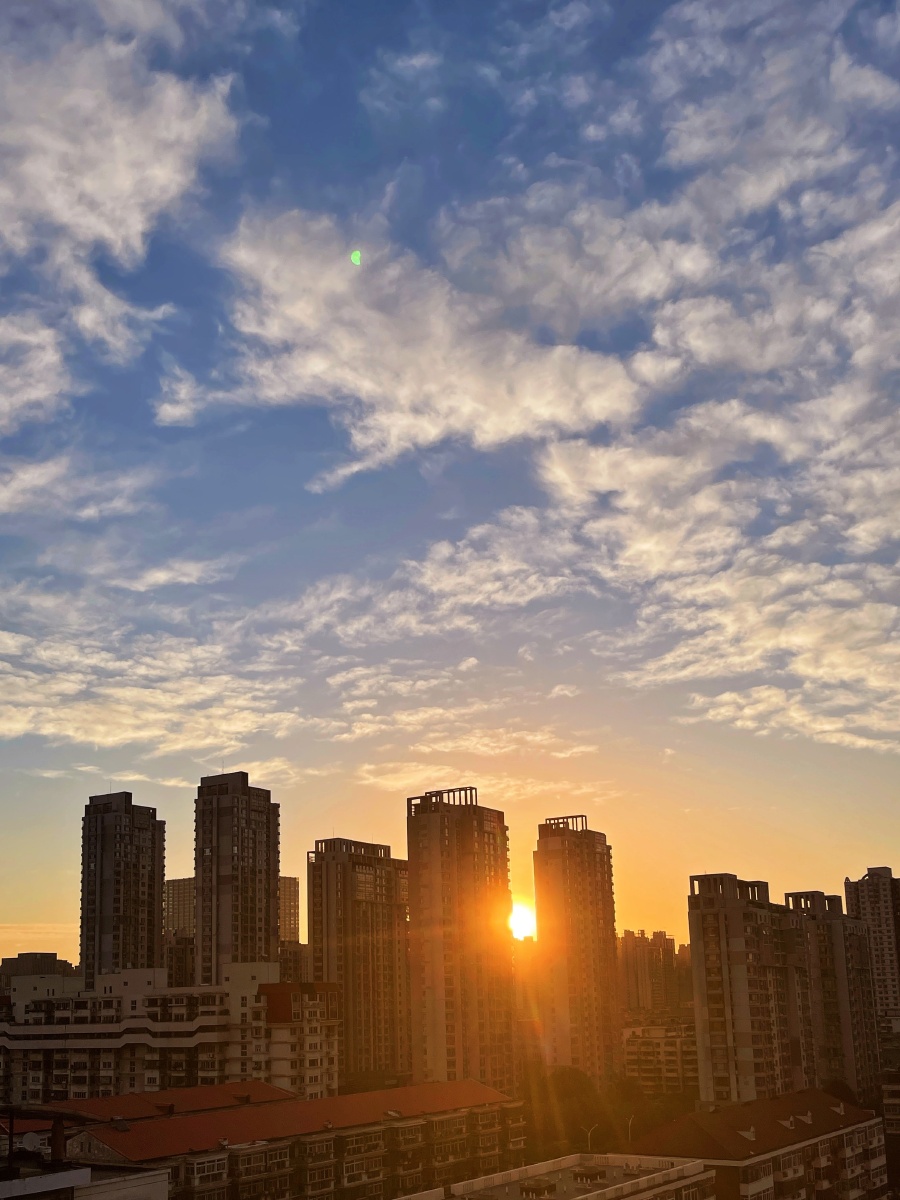 手机拍摄晨曦瞬间今晨430509我家小区阳台城市天象观测天津南开区楼群