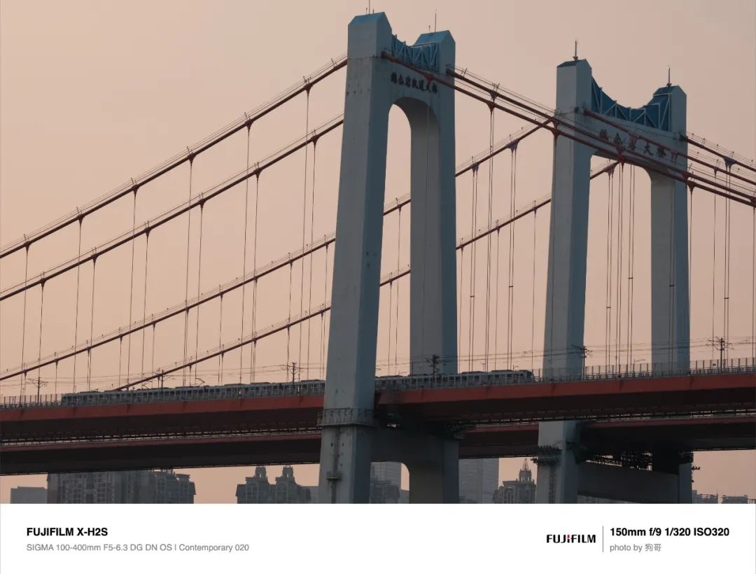 889798055.jpg