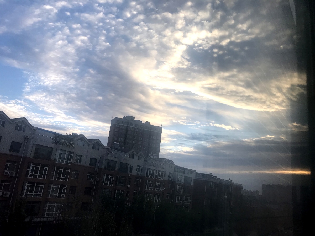 窗外清晨