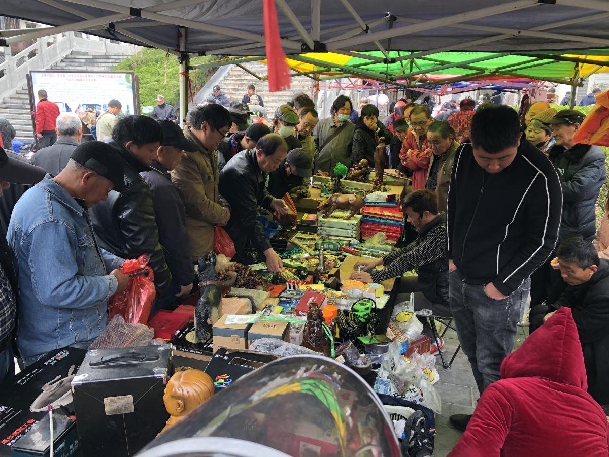 周六和周日开放的徐州户部山古玩交易市场