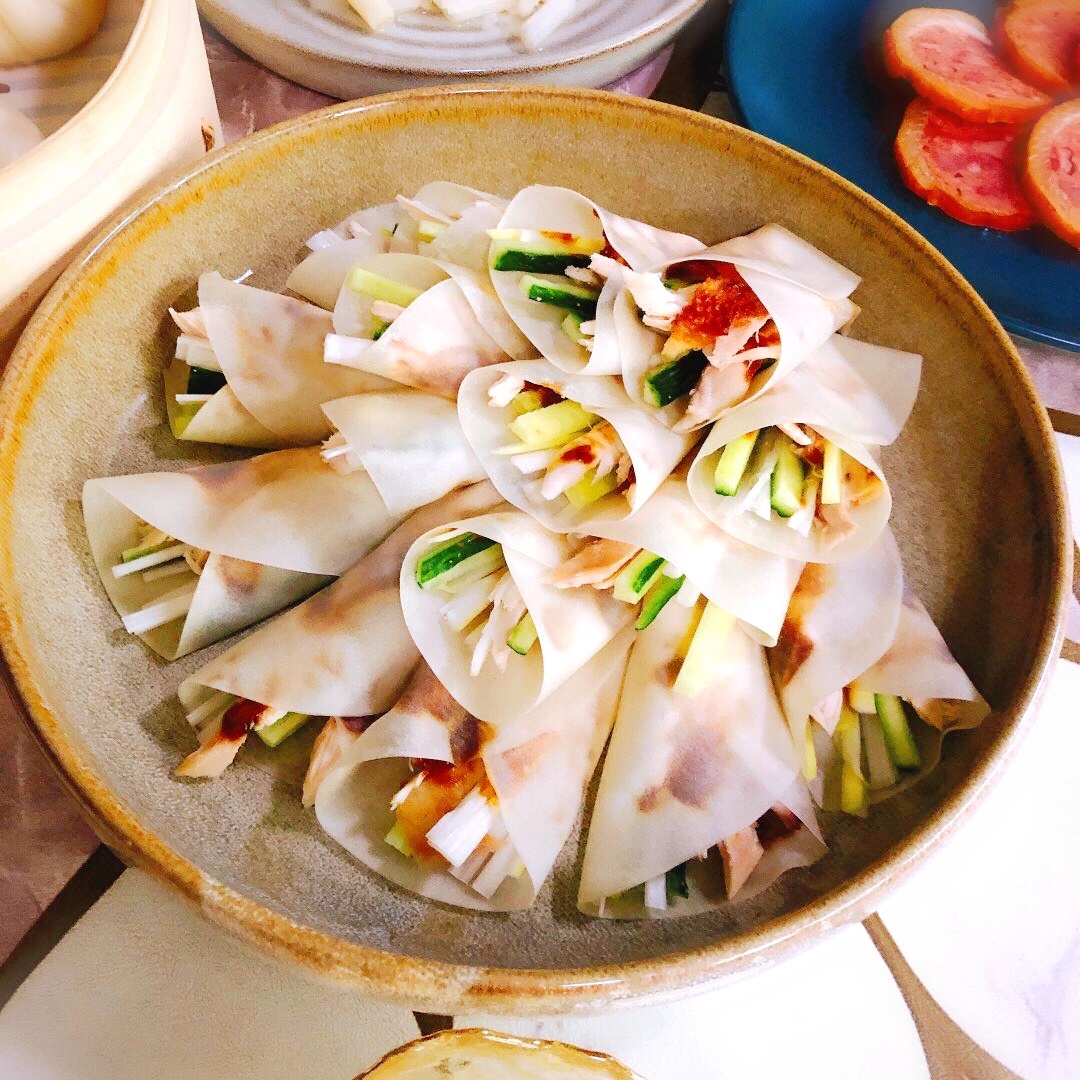 早餐,春饼卷烤鸭,肉末秋葵土豆泥!