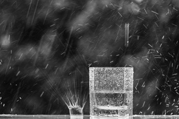 雨落下