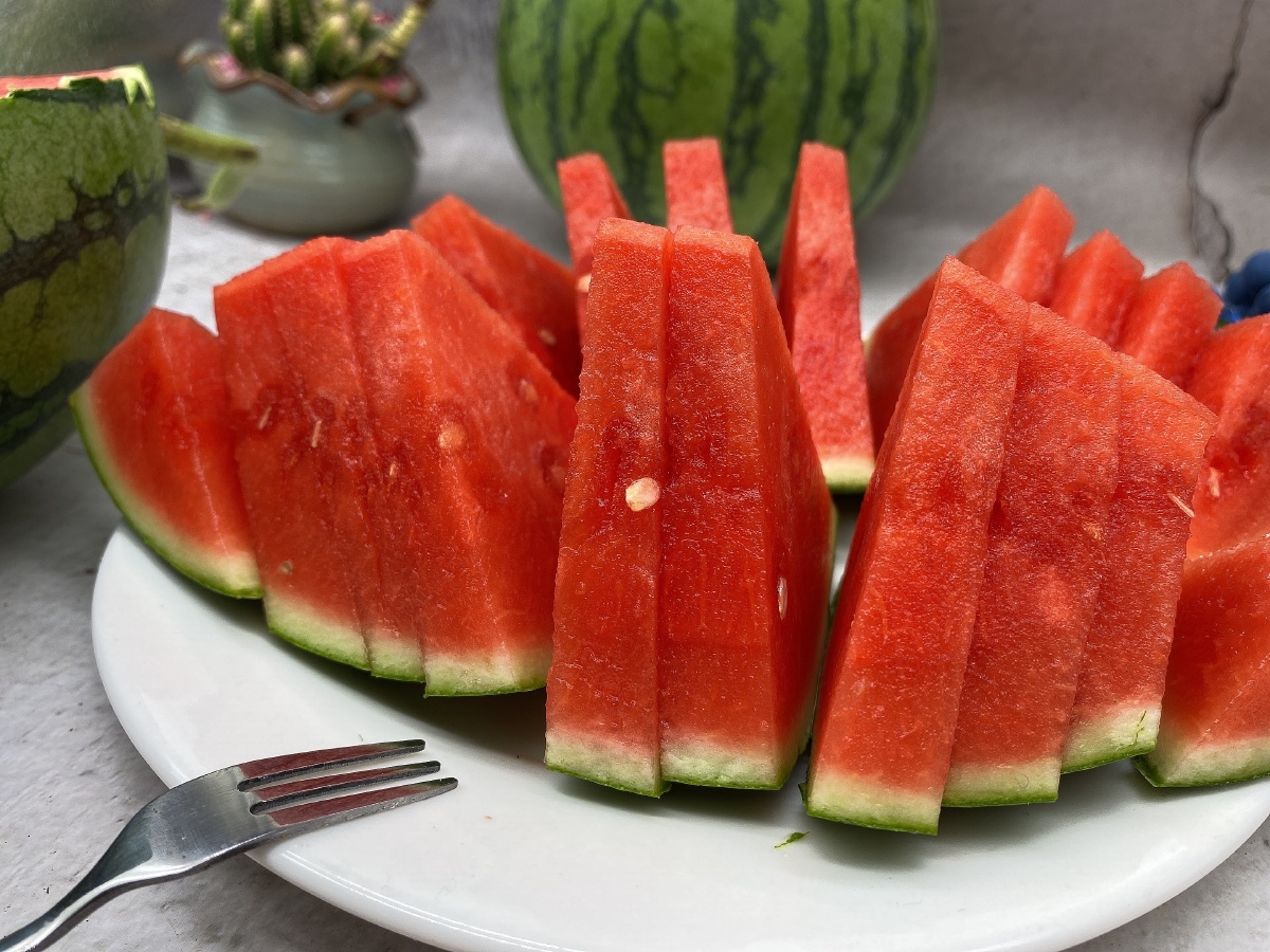 77夏季开始了帅童西瓜来了精品中的精品瓜皮薄无籽瓤色鲜红汁多肉脆