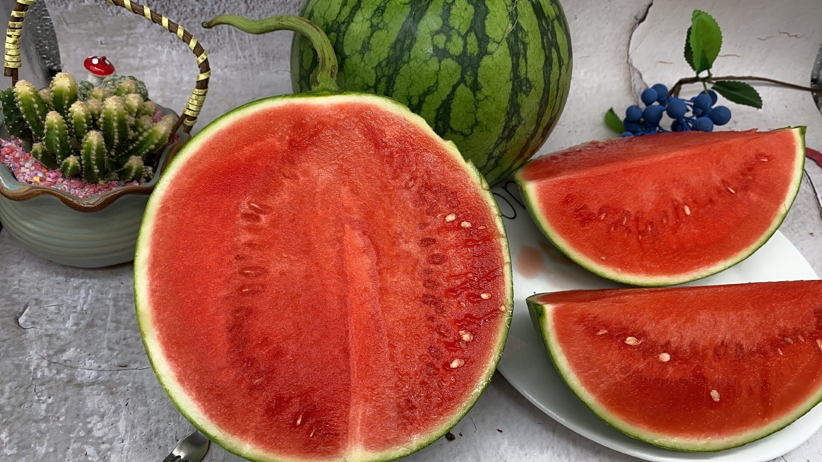77夏季开始了帅童西瓜来了精品中的精品瓜皮薄无籽瓤色鲜红汁多肉脆