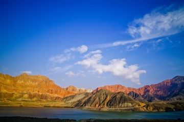 贵德丹霞地貌12.jpg