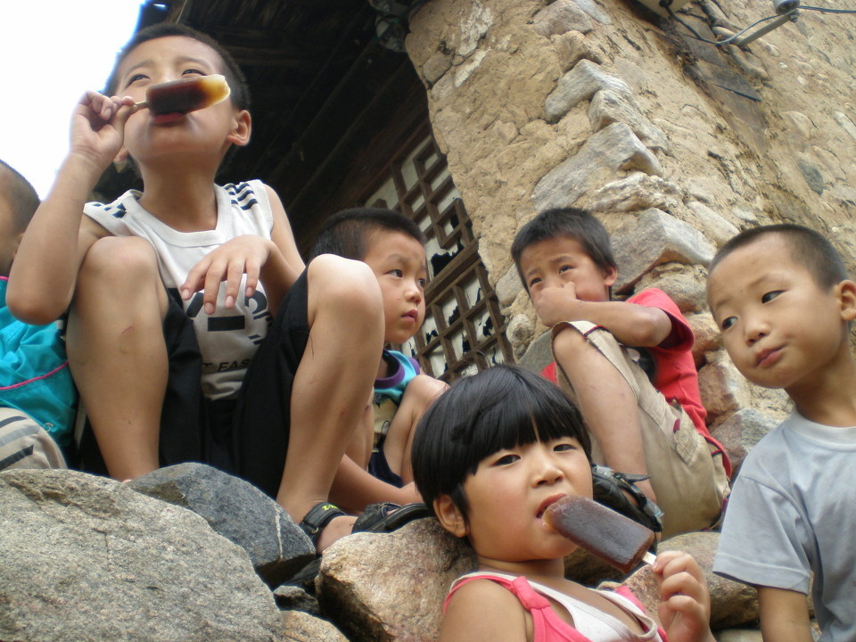 保定涞源县狼牙口村小孩