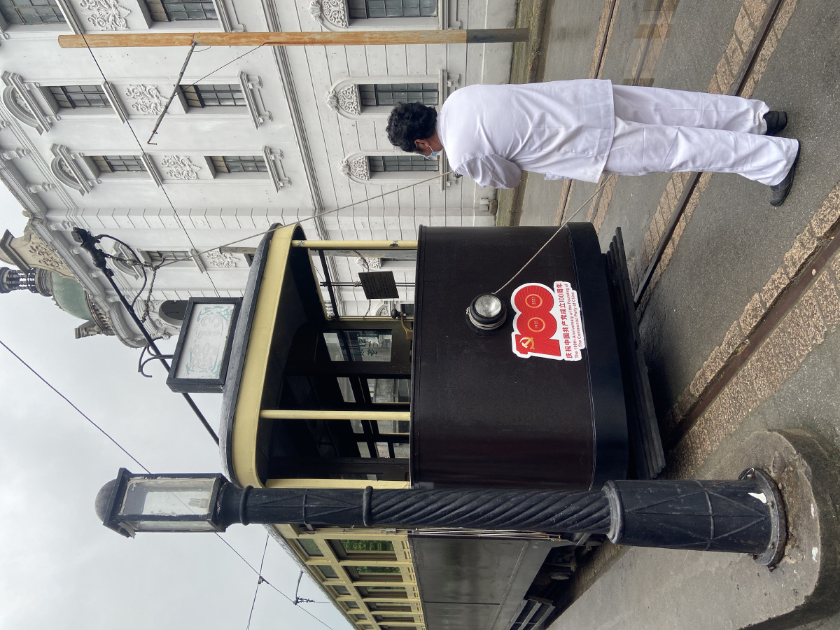 如此有年代感的有轨电车难得一见老上海的标志