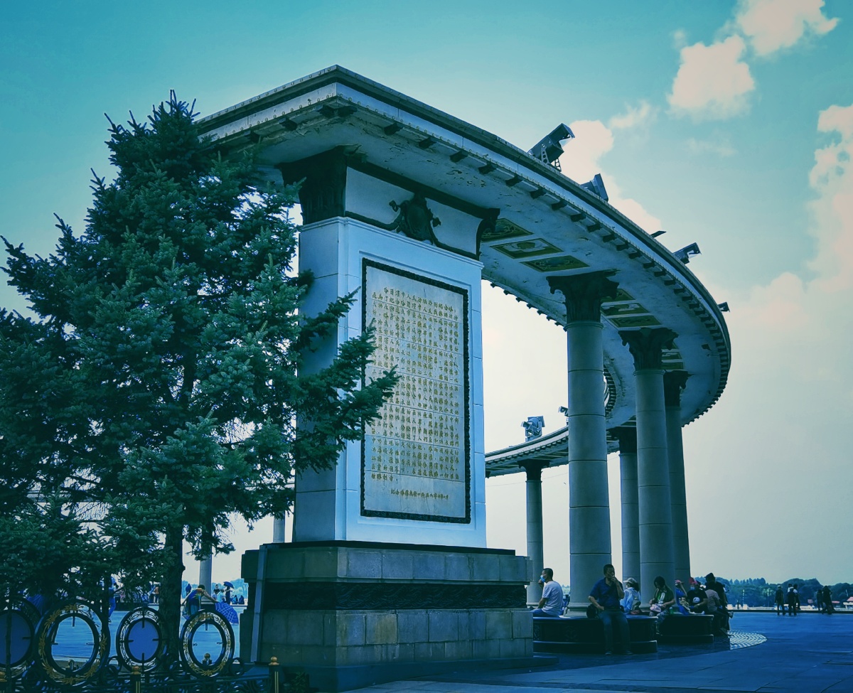 哈尔滨防洪纪念塔暗调