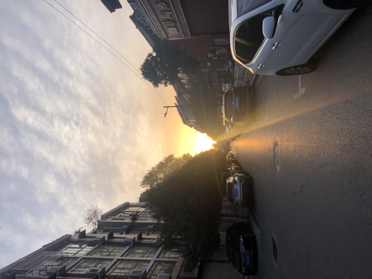 小区的日出