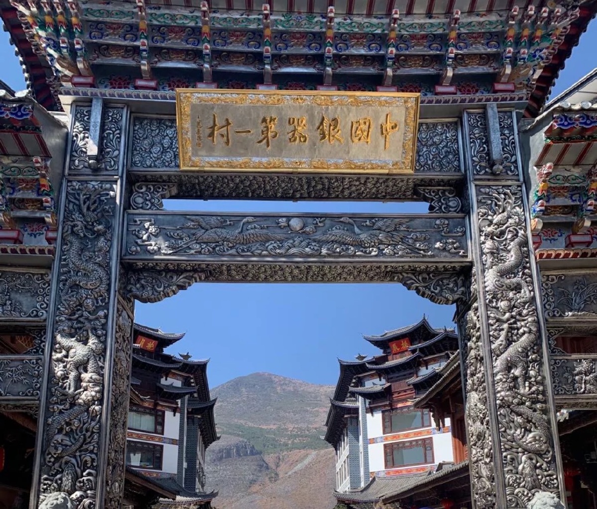中国云南大理用银子打造的大门75