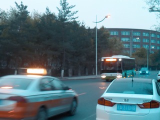 710402