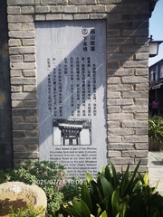 990043