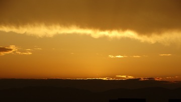 190081