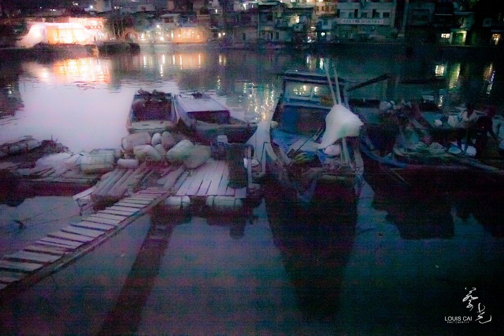 離城<br />
無敵兔3200噪點得一塌糊塗，所以我只能搞點重口味的夢幻。