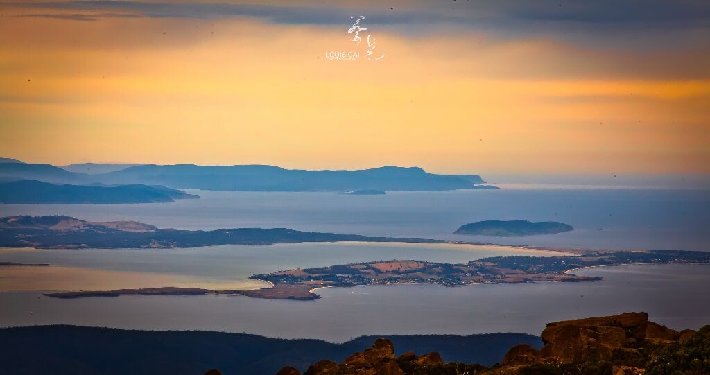 Hobart from the Mountain Top<br />
