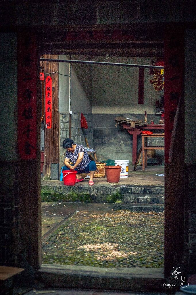 窺視別人的生活<br />
福建漳州南靖塔下村