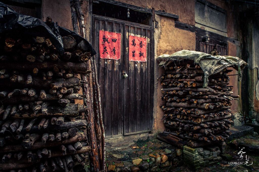 柴火<br />
福建漳州南靖土樓
