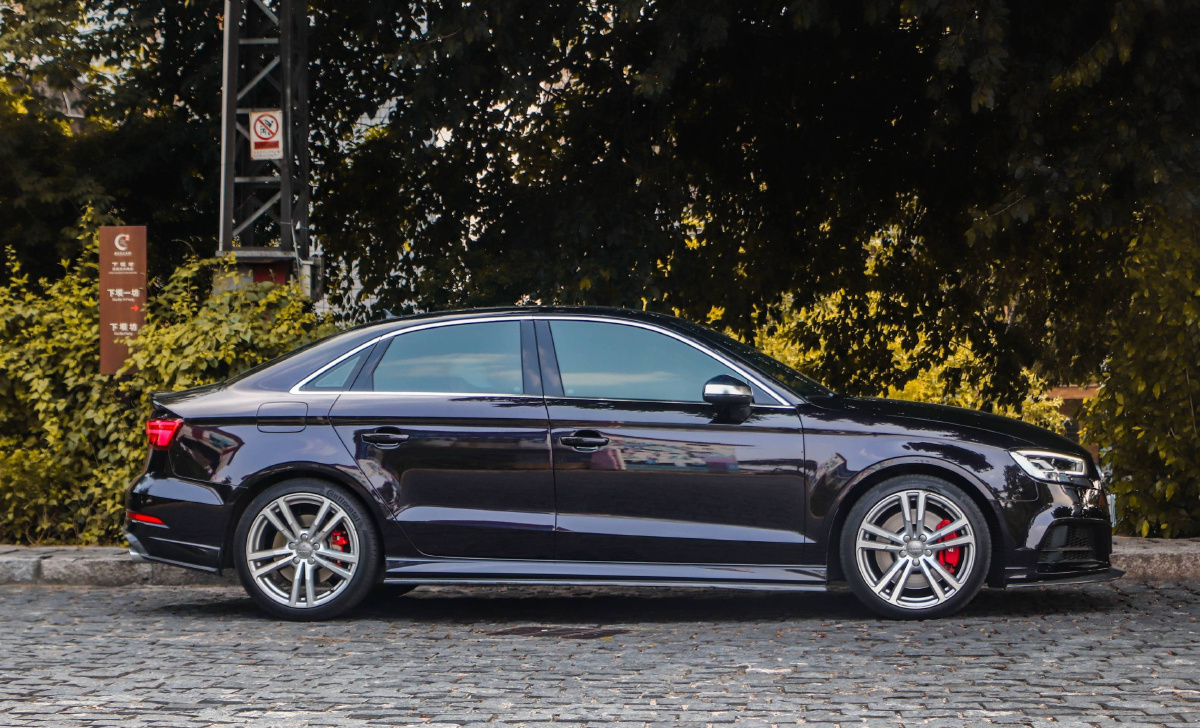 奥迪直线加速真不是盖的本人亲身体验过s4和s3后不得不对奥迪竖起大