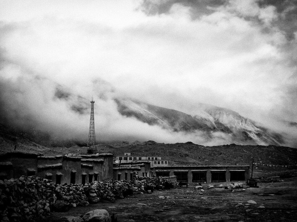 旅社-珠峰大本营附近<br />
传说是最高的旅社，住了一夜，没洗澡，感觉还不错。