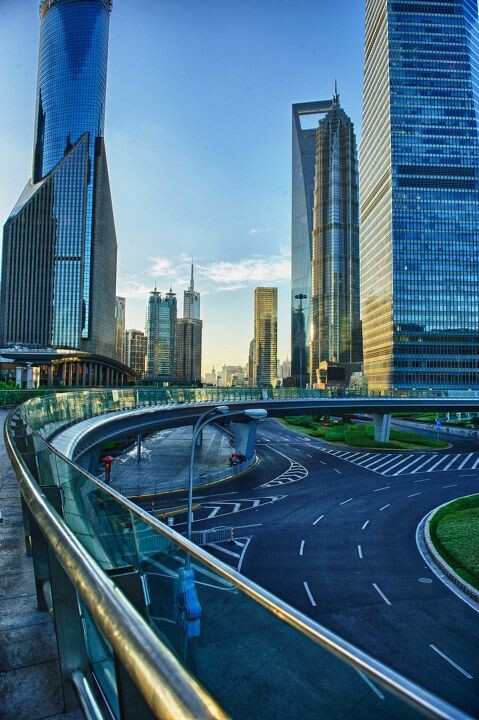 魔都早晨<br />
刚才貌似没发成功？？