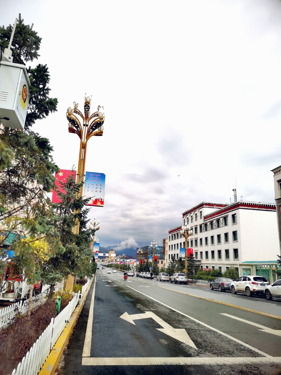 雪山下的祁连县城