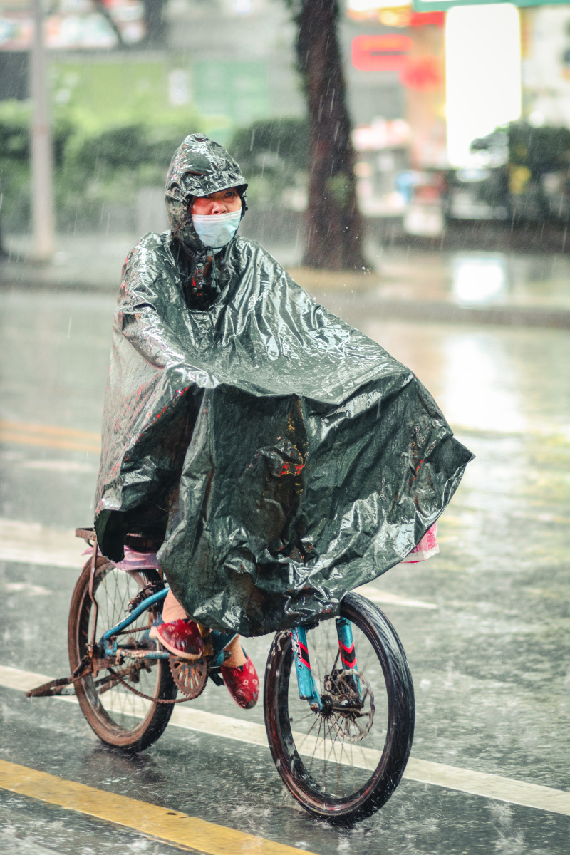 下雨天街头