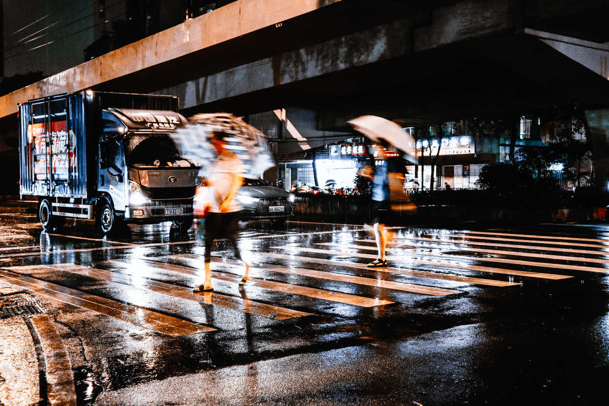雨夜街头